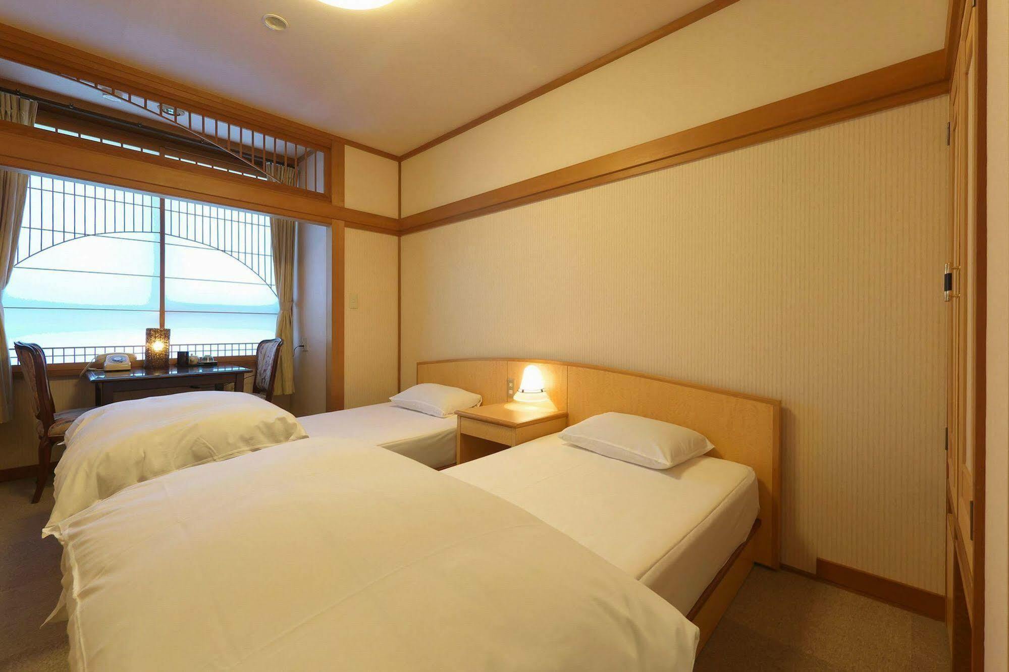 Awara Onsen Hot Spring Koubou Gurabaatei Hotel Екстериор снимка