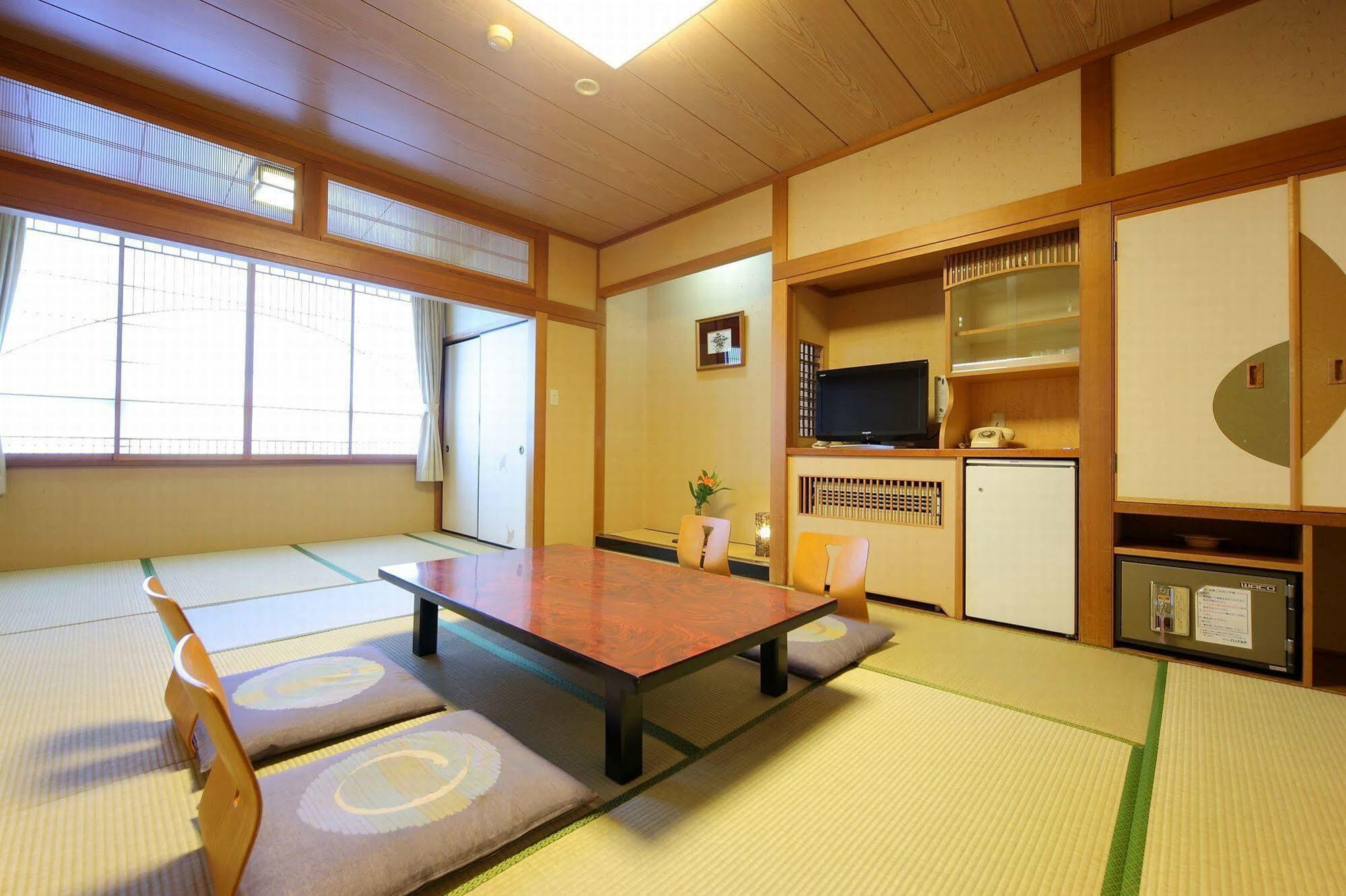 Awara Onsen Hot Spring Koubou Gurabaatei Hotel Екстериор снимка